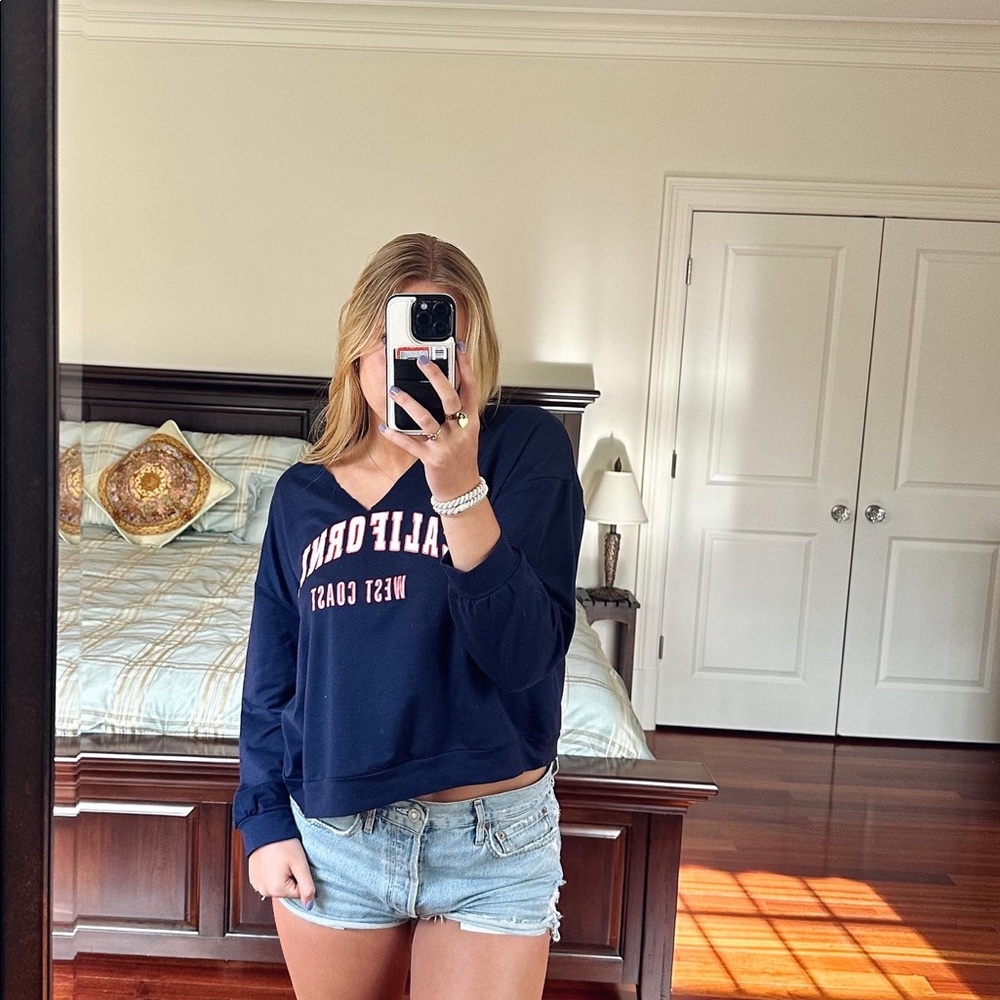 California sweatshirt with V cut out - Picture 2 of 4